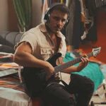 دانلود آهنگ بزن یه زنگ به من که شده تنگ دلم آرمین زارعی دانلود آهنگ بزن یه زنگ به من که شده تنگ دلم آرمین زارعی