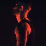 دانلود آهنگ تنها که بشه بعد میفهمه یه عاشقه