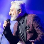 دانلود آهنگ ابی چه تب و تابی باز تو شبامه دانلود آهنگ ابی چه تب و تابی باز تو شبامه