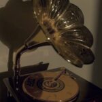 آهنگ هروقت خواستم بگم چقد حالم بده اون میرفتو من به در زل میزدم نره آهنگ هروقت خواستم بگم چقد حالم بده اون میرفتو من به در زل میزدم نره