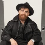 آهنگ اینکه من عاشقتم خب به کسی چه معین زد