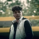 آهنگ زدی زخم به قلبم با کی میخندی الان دورت بگردم امیر هاکان