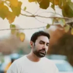 آهنگ دوتا خط ممتدیم که نه جدا میشن از هم نه وصل آدرین